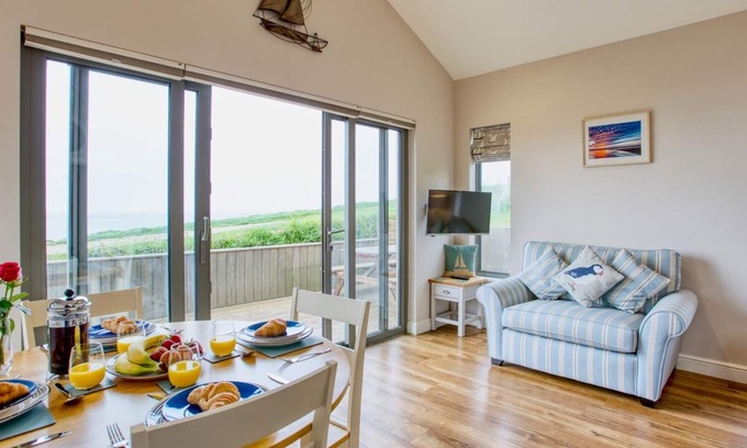 Eype House | Beautiful Seaside Holiday Home Pass The Keys