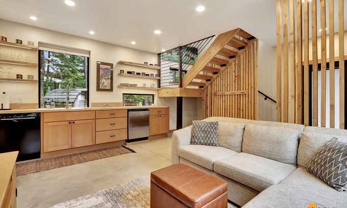 Alyeska Cabin | Beautiful Girdwood Cabin with Sauna & Steam Shower