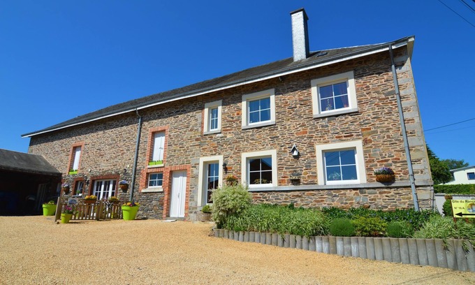 Tillet Apartment | Beautiful gîte in former farmhouse with garden