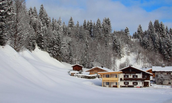 Grundau Apartment | Beautiful group accommodation near the ski lift