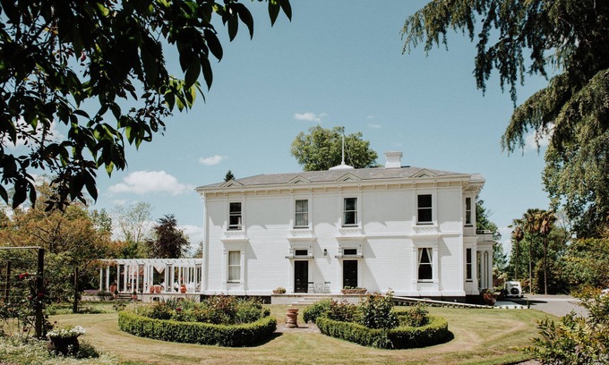 Waipukurau House | Beautiful Grade A Heritage 6 bedroom property by MajorDomo
