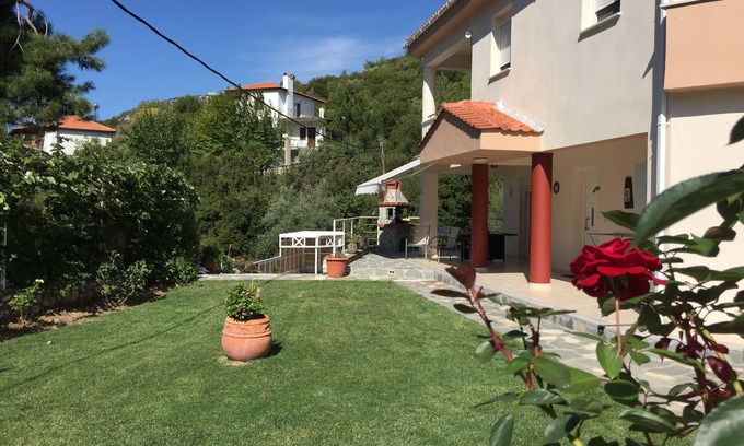 Megalos Prinos Villa | Beautiful Greek Villa with pool 5 mins from the beach