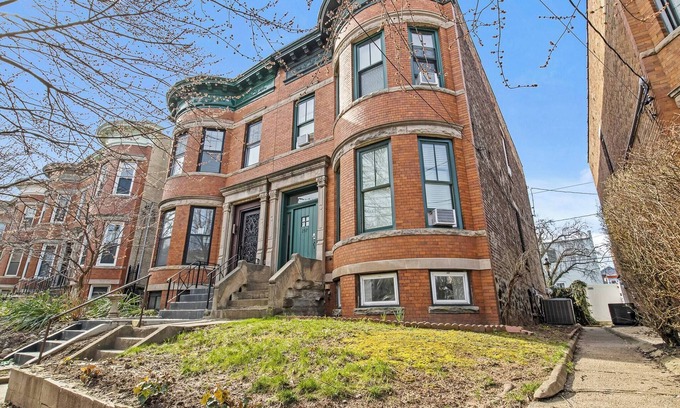 Greenville Apartment | Beautiful Green-Door Brownstone