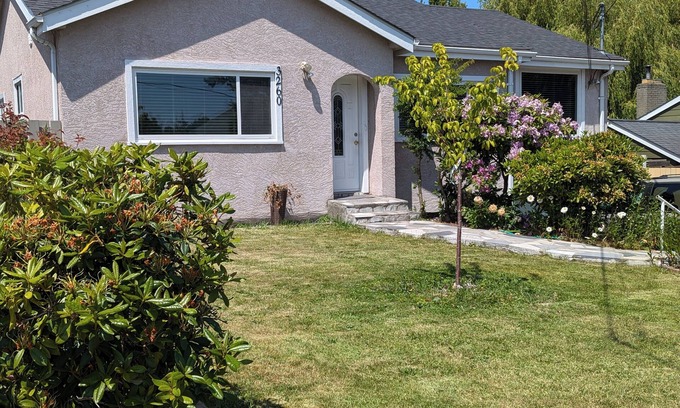 Saanich House | Beautiful Ground Floor Suite by Uptown in Victoria BC.