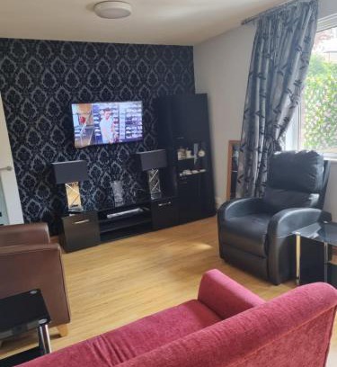 Rochester Apartment | Beautiful Ground floor flat in the Heart of Rochester with balcony mobility friendly