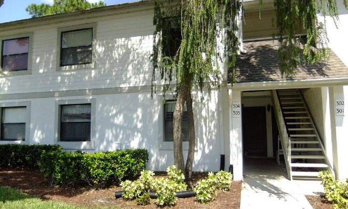 East Lake Woodlands Condo | Beautiful Ground Floor Condo. (2 Bed/2 Bath)