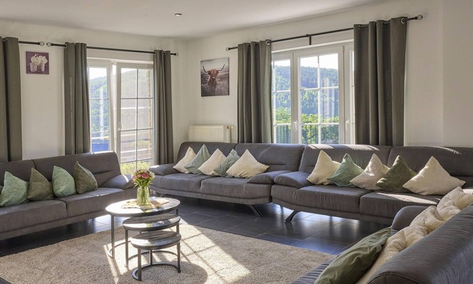 Trou de Bra House | Beautiful group home with huge garden