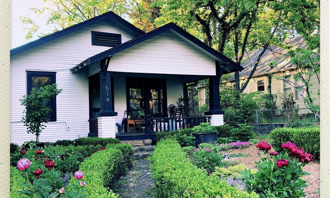 Fayetteville Apartment | Beautiful Guest House/Studio, 10 minutes from U of A!
