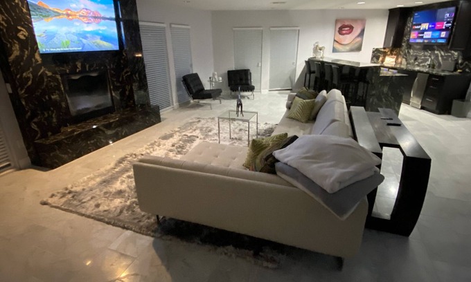 Arcadia House | Beautiful Guest House Villa. 1 Bedroom. 1350 Square Feet. Amazing location!