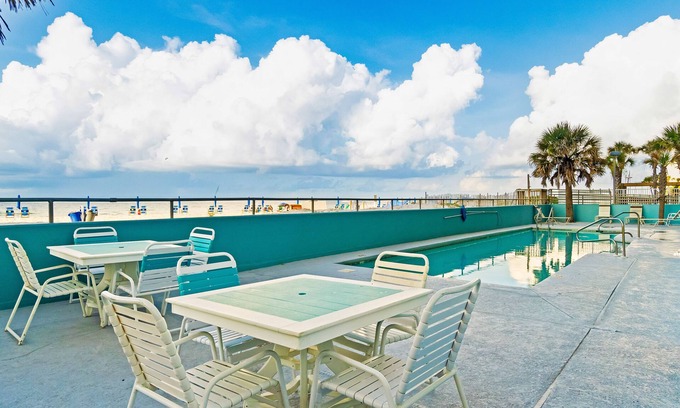 Gulf Shores Condo | Beautiful Gulf shores vacation suite with pool & central AC
