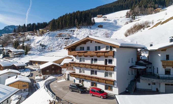 Hippach Apartment | Beautiful holiday home with views of the Alps