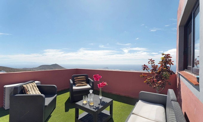 San Miguel de Abona House | Beautiful Home Casa Alberto Santos with Rooftop Terrace, Mountain/Ocean Views & Wi-Fi
