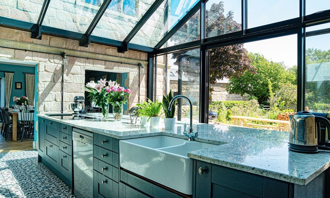 Carsington House | Beautiful Hall in Stunning Countryside for Group Getaways with Hot Tub