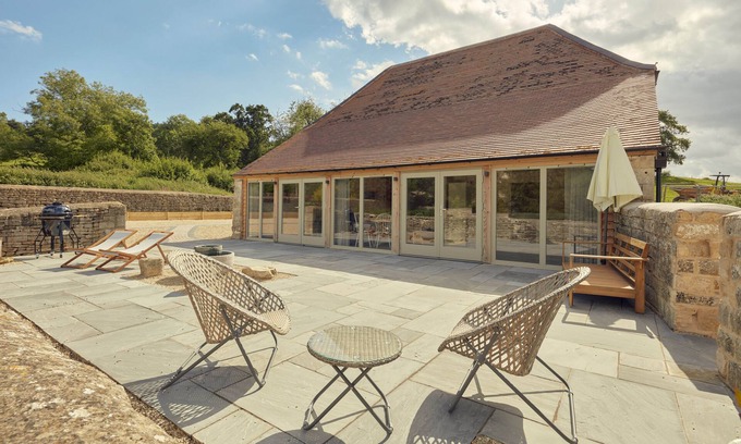 Gloucester House | Beautiful Hay Barn Conversion With Large Patio