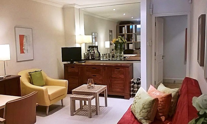 Royal Borough of Kensington and Chelsea Apartment | Beautiful heaven @ High Street Kensington Tube Station, incl. weekly cleaning
