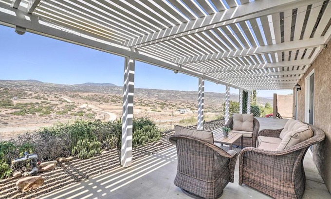 Hemet House | Beautiful Hemet Home Large Patio and Mtn Views!