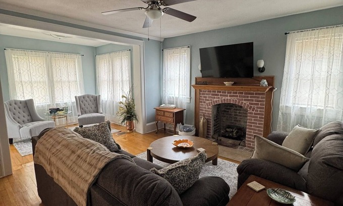 Roanoke House | Beautiful Historic 5-Bedroom Home!