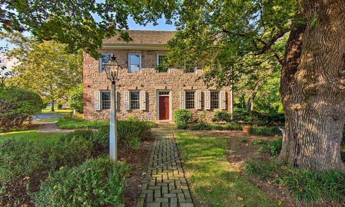 Ephrata House | Beautiful Historic House In Amish Country