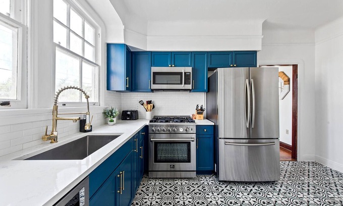 Broadmoor House | Beautiful historic home in a quiet Uptown neighborhood, near the Freret Corridor