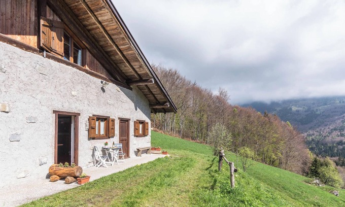 Roncone Ski Chalet | Beautiful Holiday Home “Baita Rustica immersa nel verde” with Mountain View