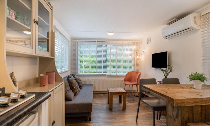 Emst Ski Chalet | Beautiful holiday chalet with a playful garden