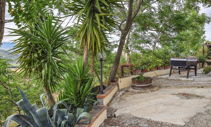San Floro House | Beautiful holiday home with fantastic views of the countryside.