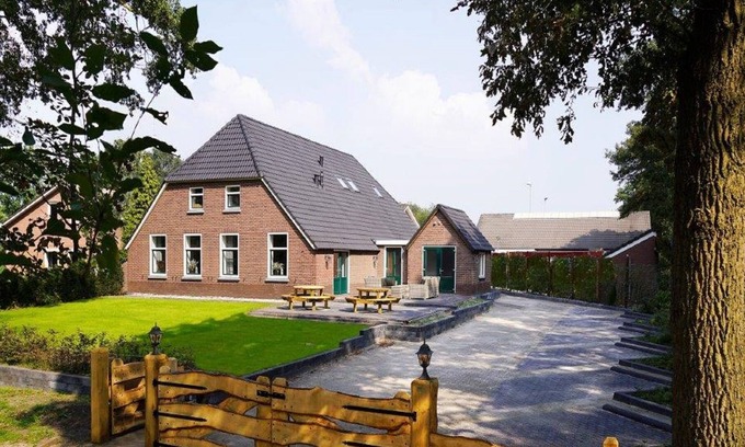Heino House | Beautiful Holiday Home in Heino with Swimming Pool