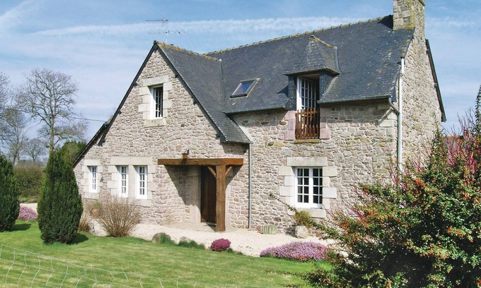 Quemper-Guezennec House | Beautiful home in Quemper Guézénnec