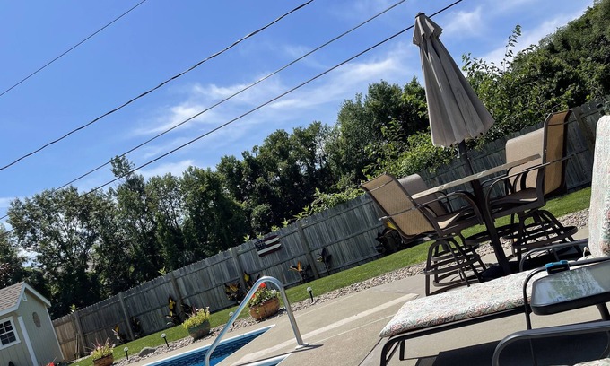 South Glens Falls House | Beautiful home close to Saratoga and Lake George . Ski, tube, hike, bike nearby