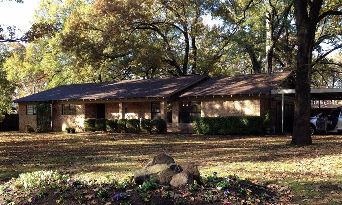 Texarkana House | Beautiful Home 1600sf 2bd/1ba Quiet Neighborhood Close to Dining/Entertainment