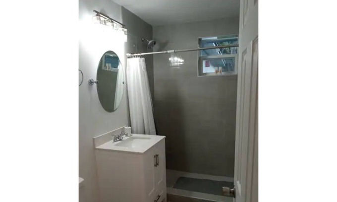 Southside House | Beautiful Home .4 bed .2 baths. Acre of land .great area.2 car garage