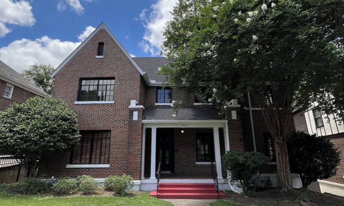 Tuscaloosa House | Beautiful home, 4 minute walk to the Strip and 13 minute walk to the Stadium.