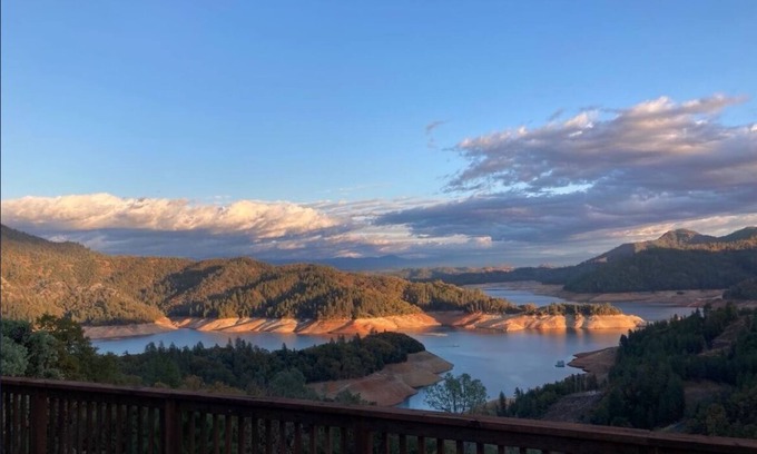 Lakehead House | Beautiful Home Above Lake Shasta