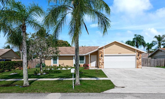Royal Palm Beach House | Beautiful Home Away From Home