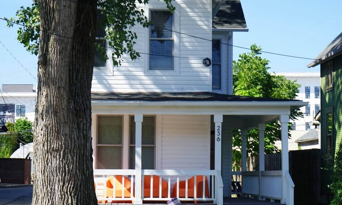 Italian Village House | Beautiful Home Central Columbus