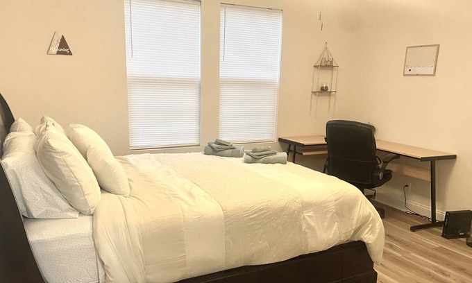 Jacksonville House | Beautiful home-close to downtown! Hammocks, Grill, & Fire pit!