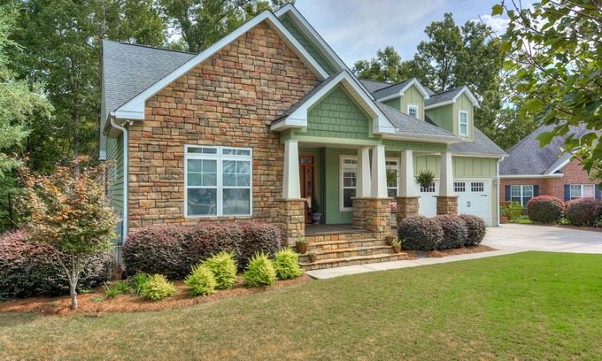 Evans House | Beautiful home for MASTERS rental