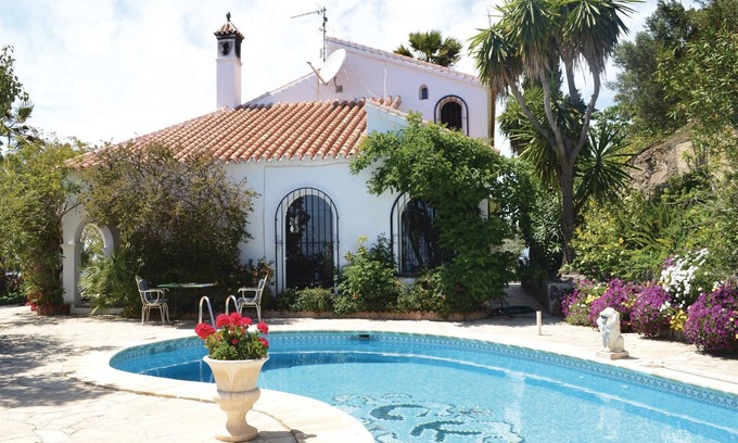 Arenas House | Beautiful home in Algarrobo with WiFi