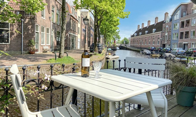 Alkmaar House | Beautiful home in Alkmaar with kitchen
