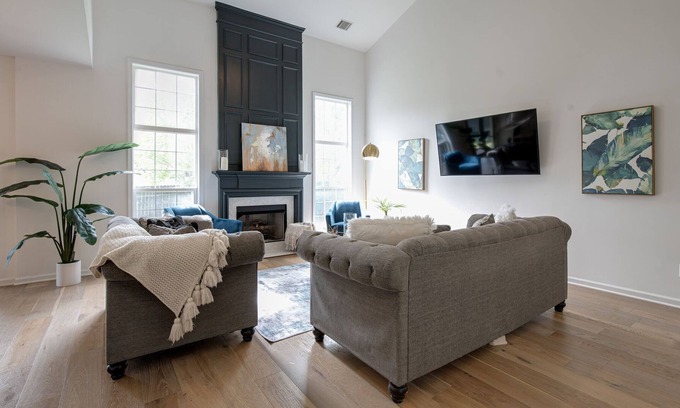 Franklin House | Beautiful home in Amazing Spot 3BR 2 and a half bath