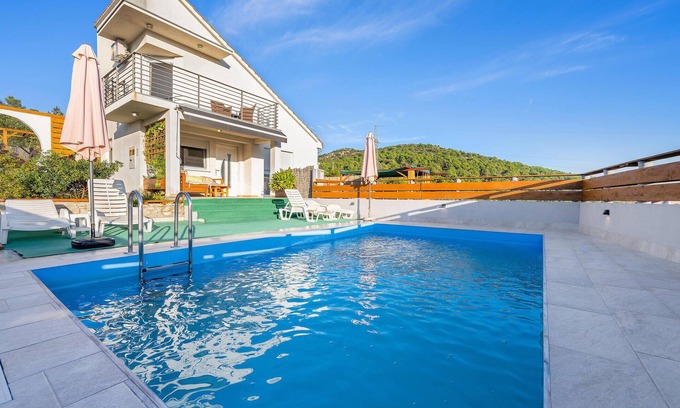 Bilice House | Beautiful home in Bilice with WiFi