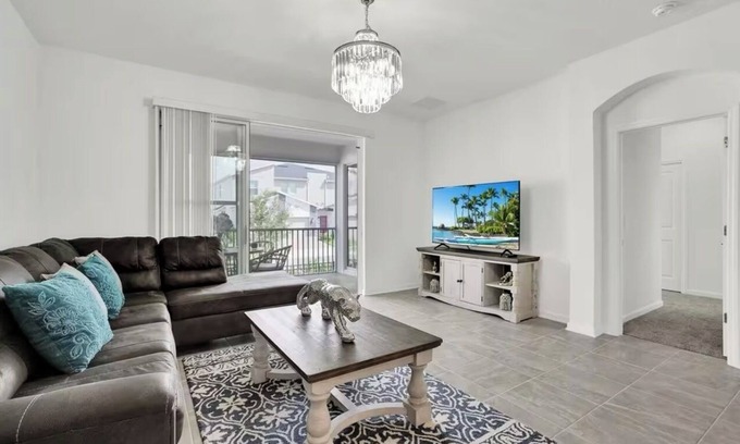 Four Corners House | Beautiful home in Championsgate near Disney 3 bedrooms for 10 people