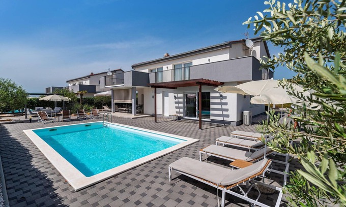 Debeljak House | Beautiful home in Debeljak with WiFi