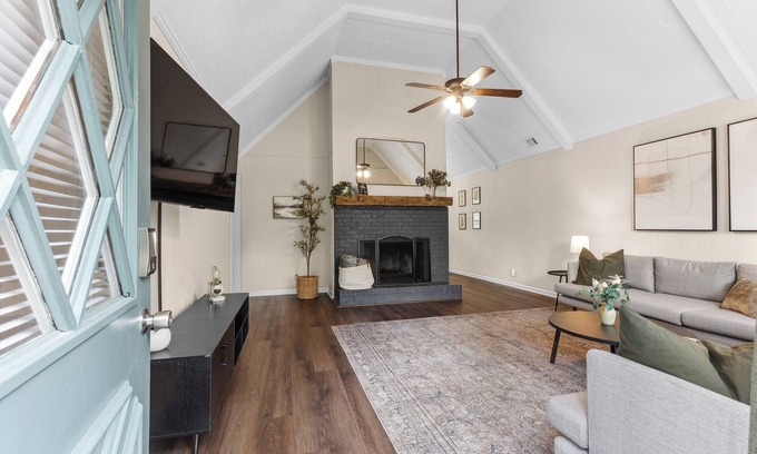 Perry House | Beautiful home in delightful Perry w/King Bed