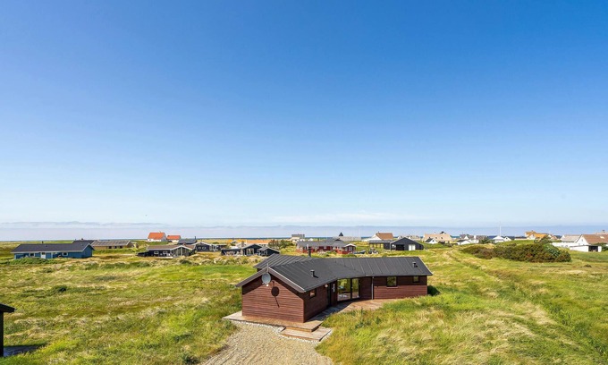 Lild Strand House | Beautiful home in Frøstrup with WiFi