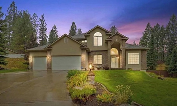 Mead House | Beautiful Home in Higher End Neighborhood Quiet Location