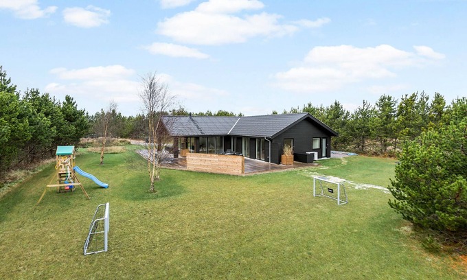 Jerup House | Beautiful home in Jerup with WiFi