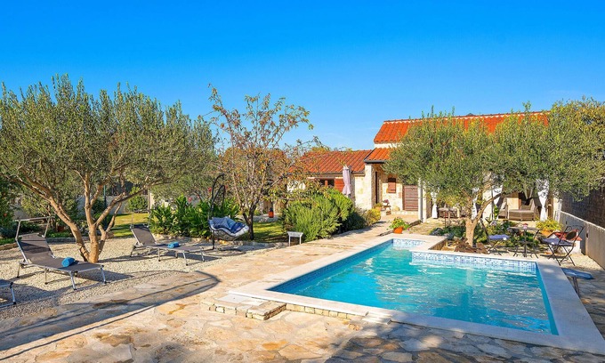 Sibenik House | Beautiful home in Konjevrate with WiFi