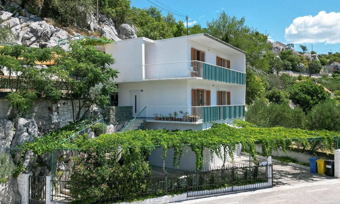 Omis House | Beautiful home in Kostanje with WiFi