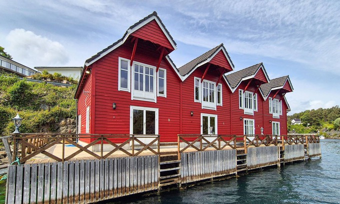 Lysekloster House | Beautiful home in Lepsøy with WiFi